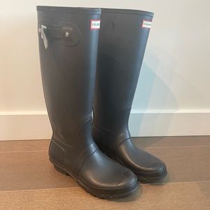 Hunter Tall Rain Boot & Tall Boot Socks